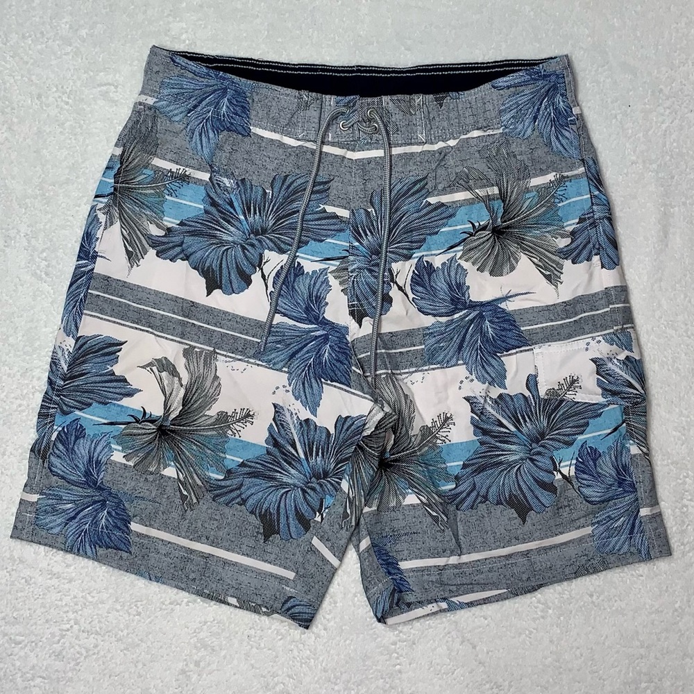 Men’s blue & gray striped floral swim shorts! 💦🌞